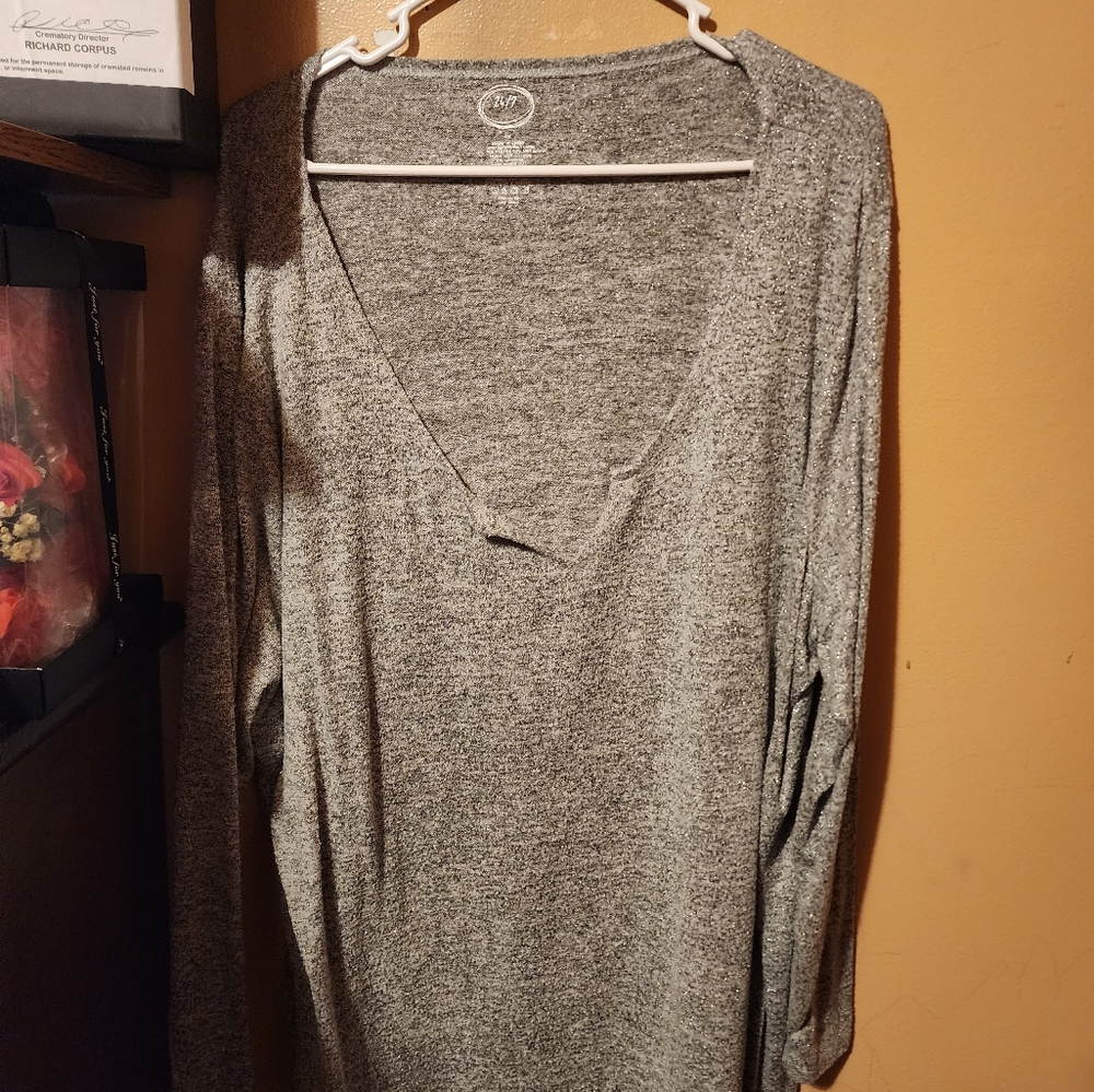 Plus Size Tops - Picture 4 of 8